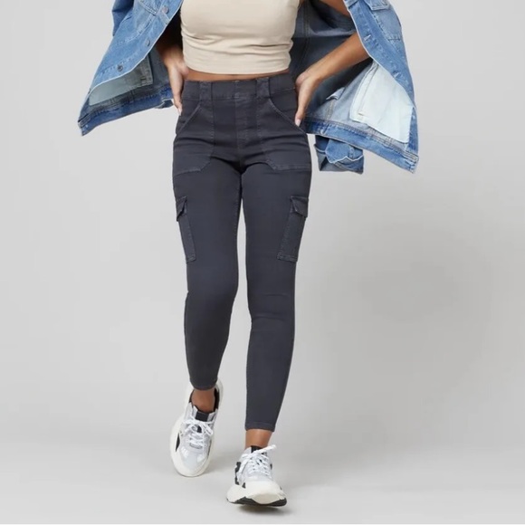 SPANX NWT Stretch Twill Cargo Ankle Pants in Grey - Picture 4 of 10